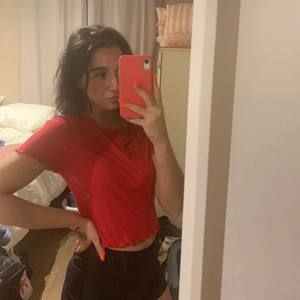 Meet your Posher, Noemie